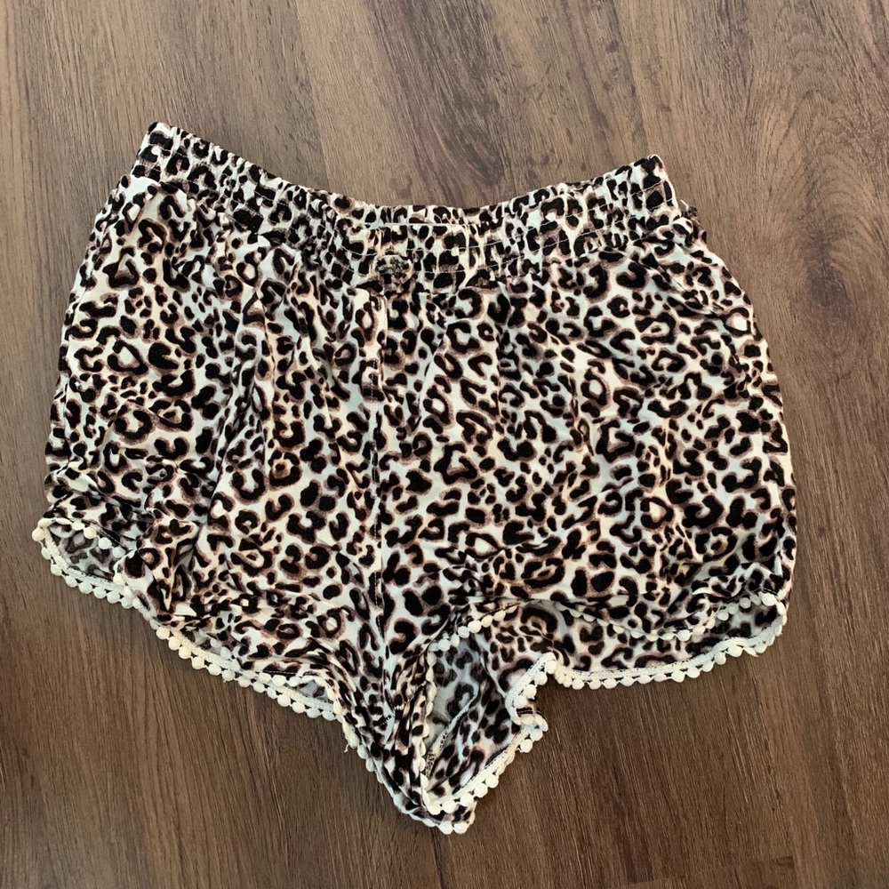 Leopard print shorts with lace trim